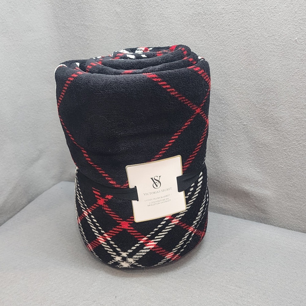 Victoria's Secret Plush Blanket Black Red White Plaid‎ Cozy Throw OS NWT